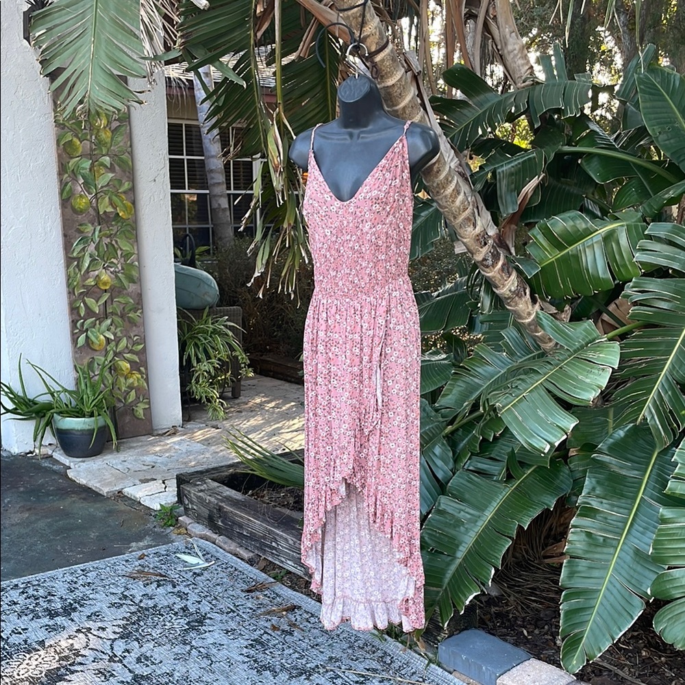 For justify floral wrap, asymmetric Hilow ruffled dress